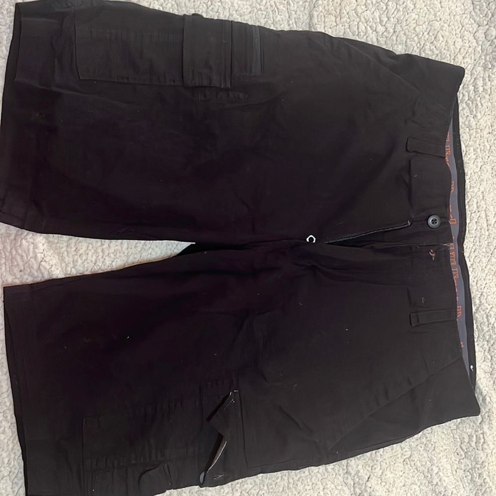Men’s black cargo shorts